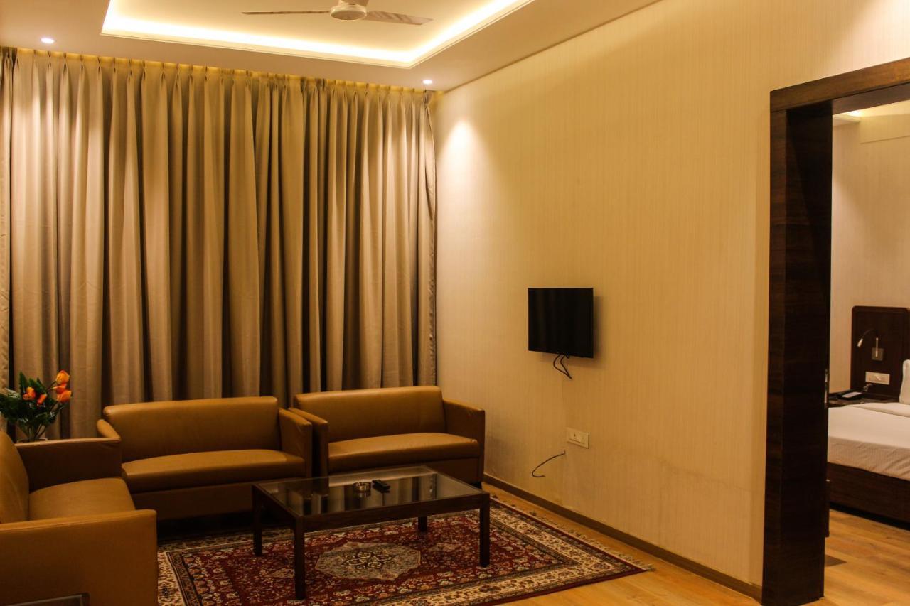 Hotel Rajhans Abhinandan Bhopal Exterior foto
