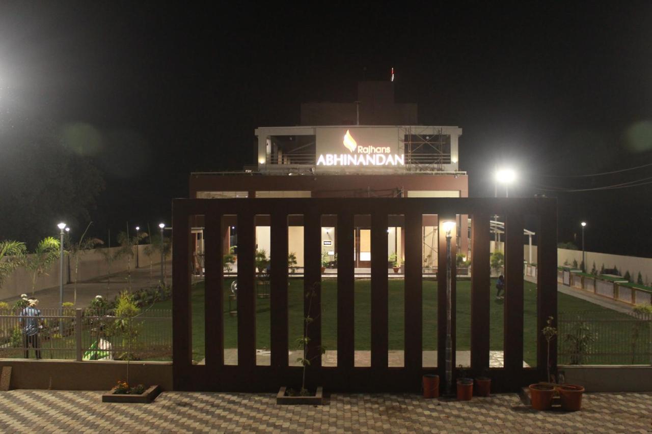 Hotel Rajhans Abhinandan Bhopal Exterior foto