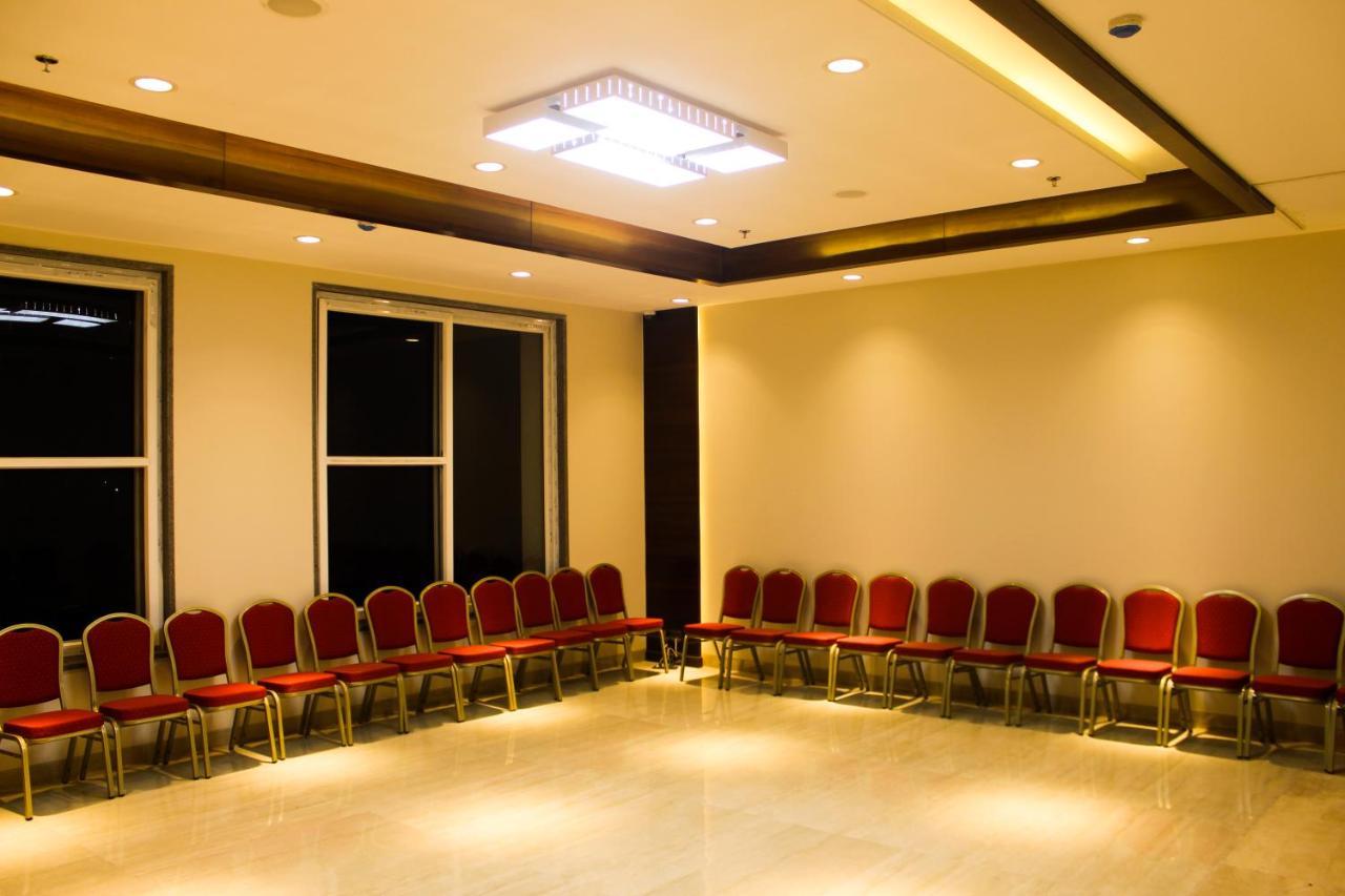 Hotel Rajhans Abhinandan Bhopal Exterior foto