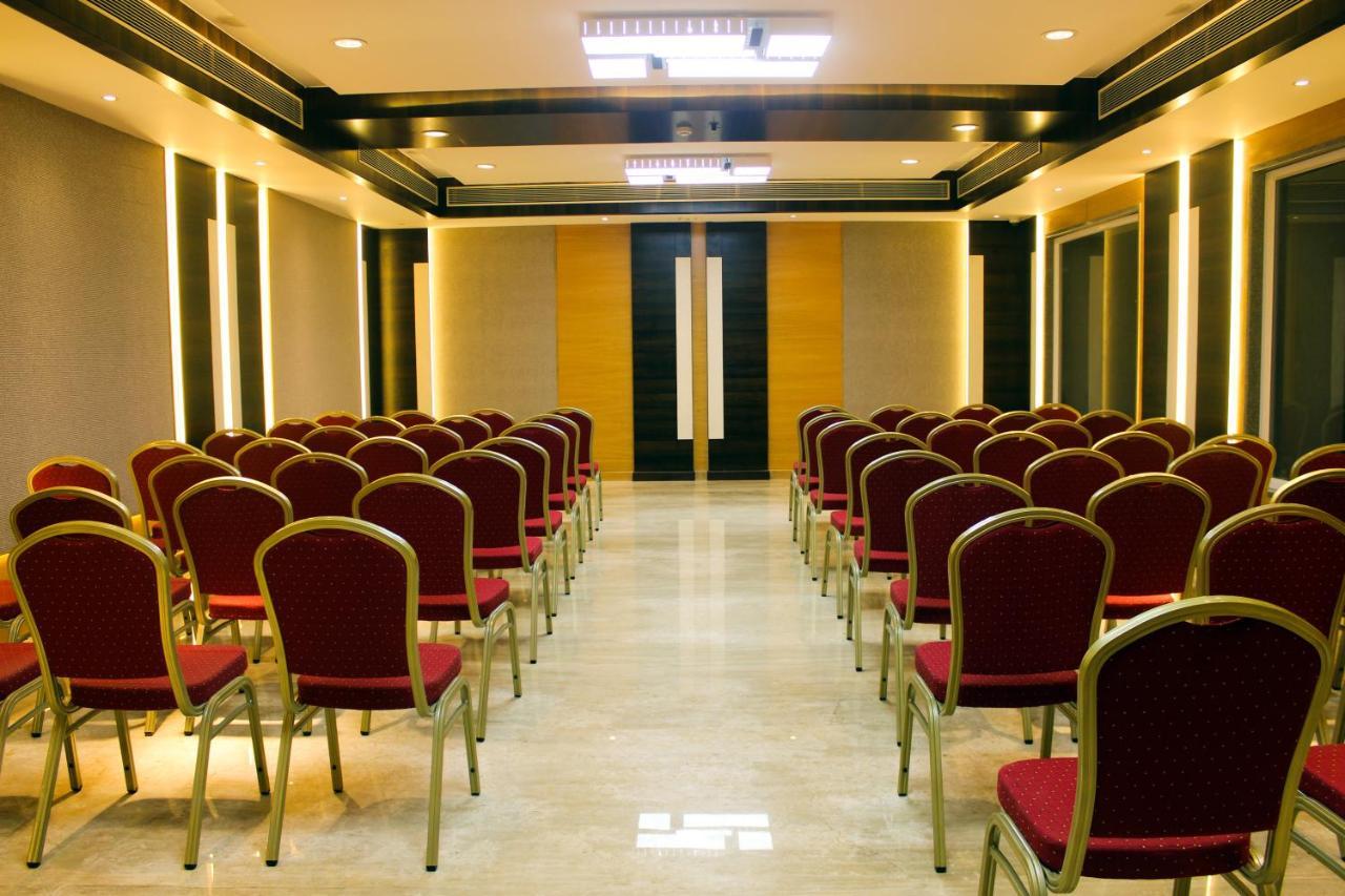 Hotel Rajhans Abhinandan Bhopal Exterior foto
