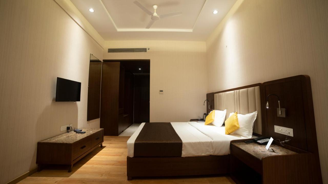 Hotel Rajhans Abhinandan Bhopal Exterior foto