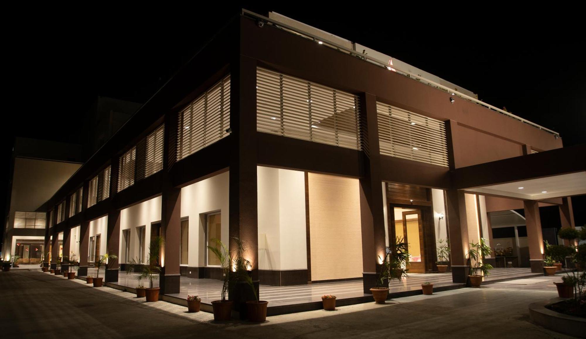 Hotel Rajhans Abhinandan Bhopal Exterior foto