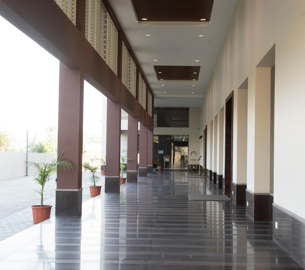 Hotel Rajhans Abhinandan Bhopal Exterior foto