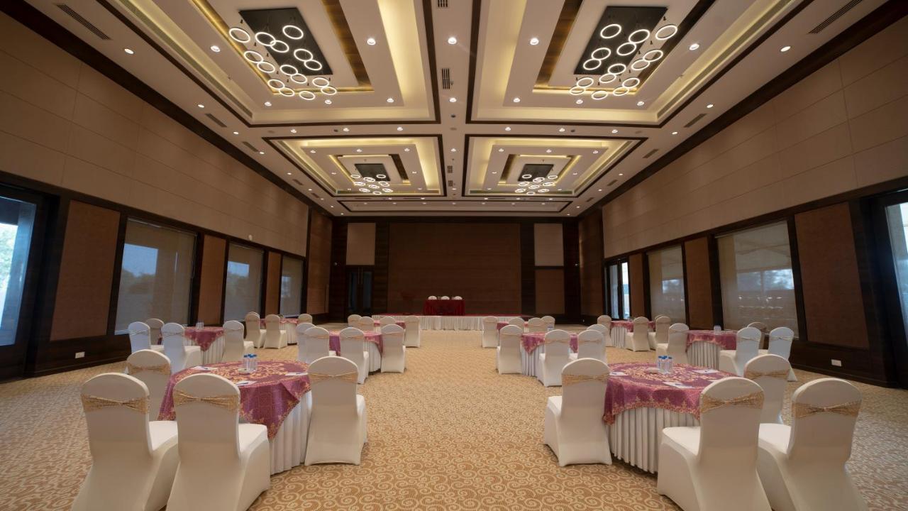 Hotel Rajhans Abhinandan Bhopal Exterior foto