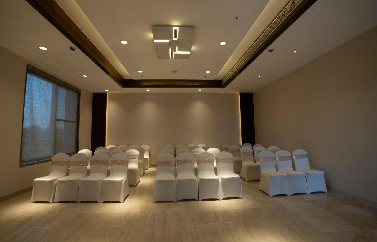Hotel Rajhans Abhinandan Bhopal Exterior foto