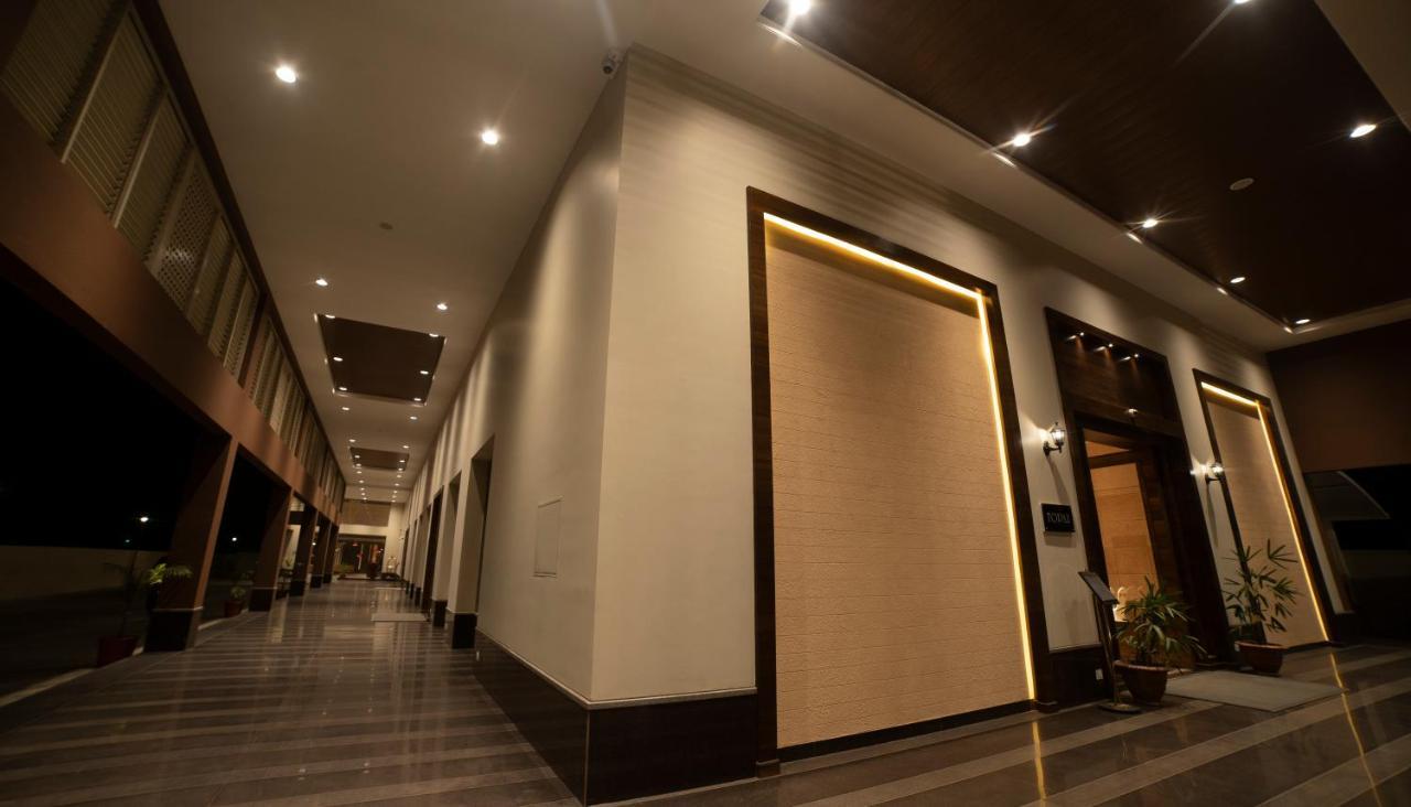Hotel Rajhans Abhinandan Bhopal Exterior foto