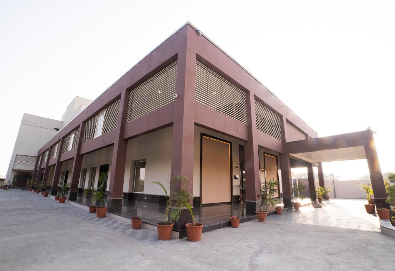 Hotel Rajhans Abhinandan Bhopal Exterior foto