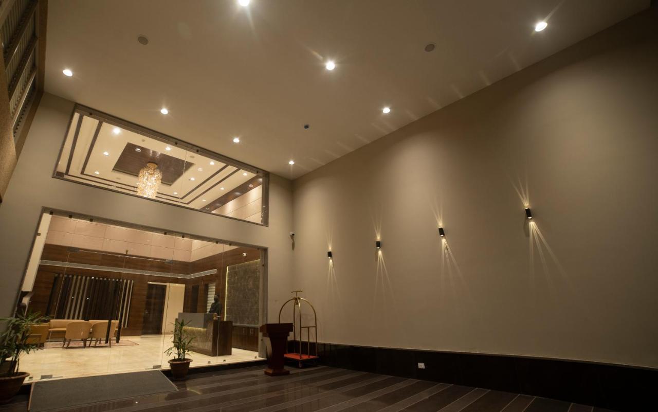 Hotel Rajhans Abhinandan Bhopal Exterior foto