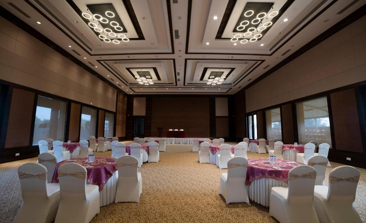 Hotel Rajhans Abhinandan Bhopal Exterior foto