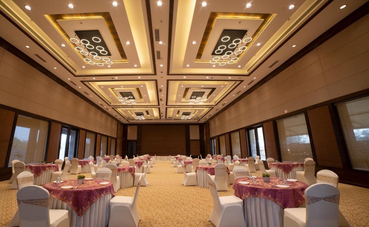 Hotel Rajhans Abhinandan Bhopal Exterior foto