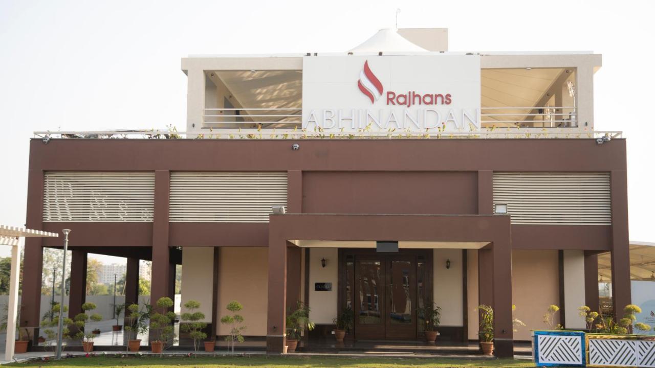 Hotel Rajhans Abhinandan Bhopal Exterior foto