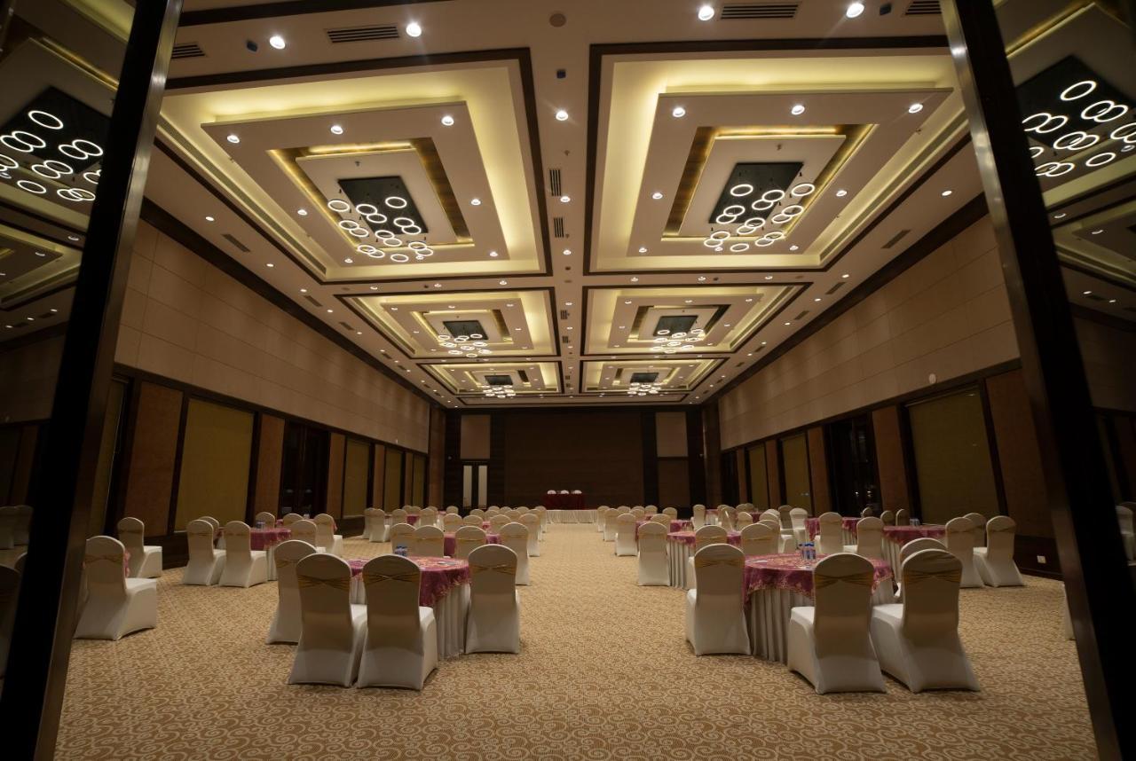 Hotel Rajhans Abhinandan Bhopal Exterior foto