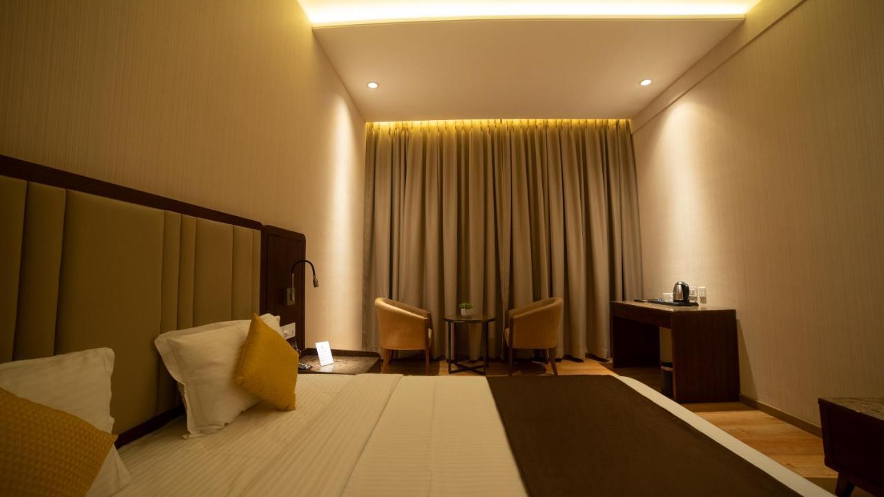 Hotel Rajhans Abhinandan Bhopal Exterior foto