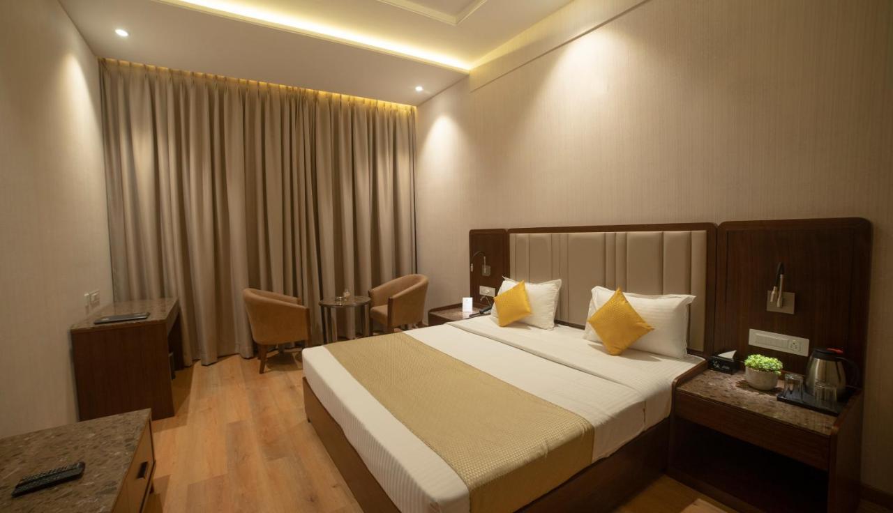 Hotel Rajhans Abhinandan Bhopal Exterior foto