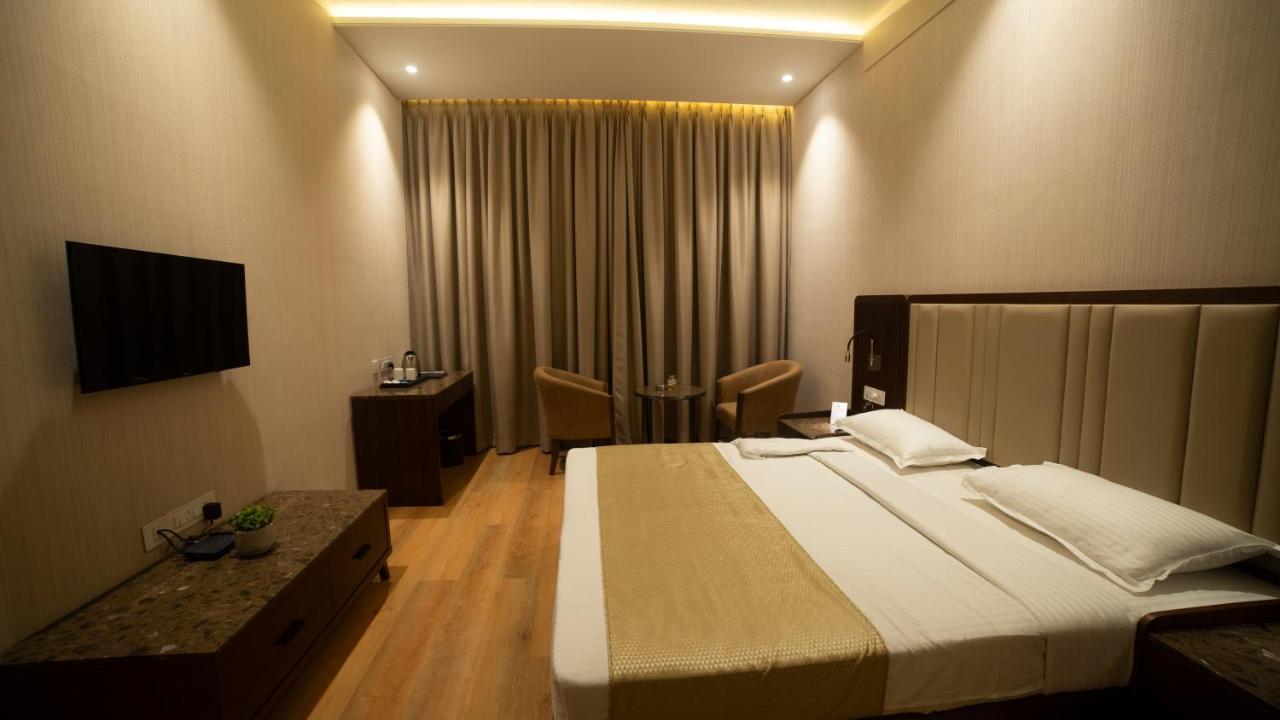 Hotel Rajhans Abhinandan Bhopal Exterior foto