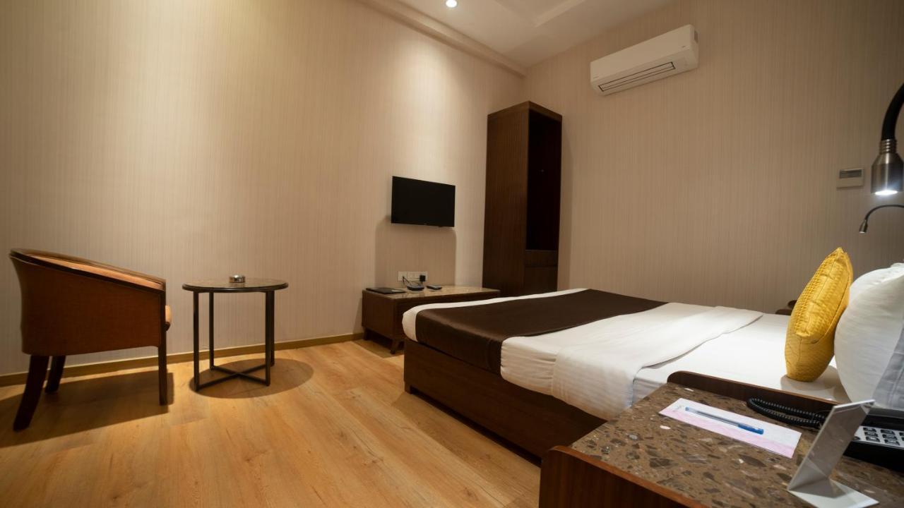 Hotel Rajhans Abhinandan Bhopal Exterior foto